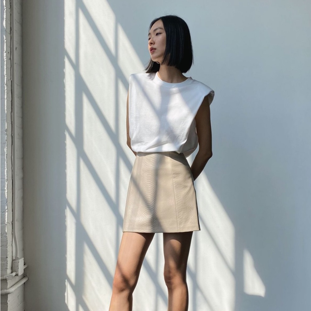 NWT! babaton faux leather mini skirt - Picture 2 of 7